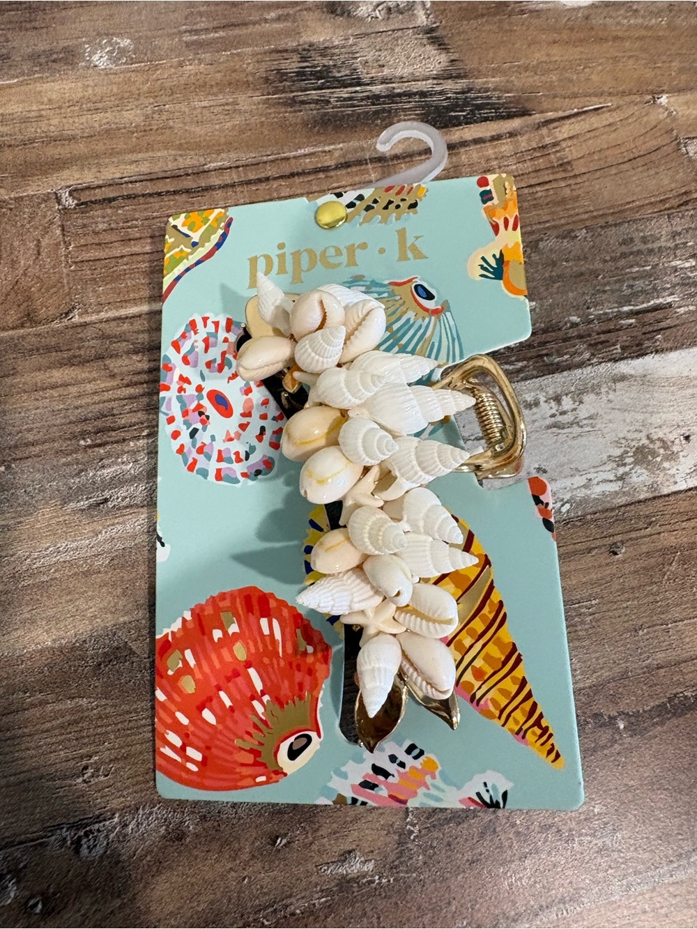Piper Shell Cluster Hair Clip in White and Gold